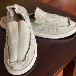 Sanuks Donna Hemp Model SWF1160 Olive Grey Women’s Sz 11. Barely worn like new.